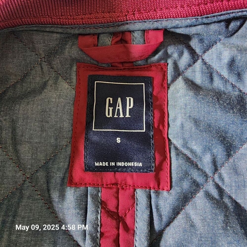 Gap Women's Size Small Quilted Vest Very Berry Snaps Pockets Vents Lightweight - Picture 5 of 10